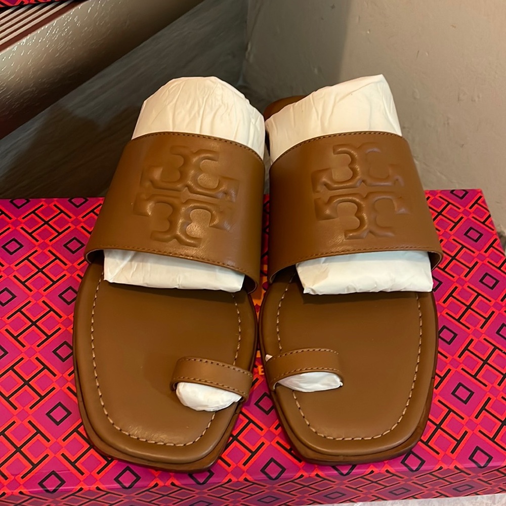 Brandnew Tory Burch Toe Ring Flat Sandal